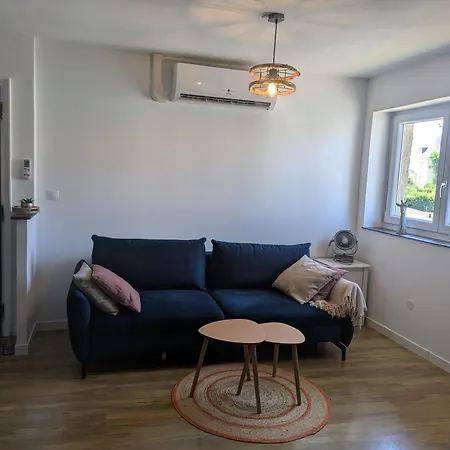 Au Jardin Des Pies Apartment *